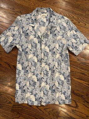 Blue & White Tropical Short Sleeve Button-Up Shirt by Jeremiah men’s size small